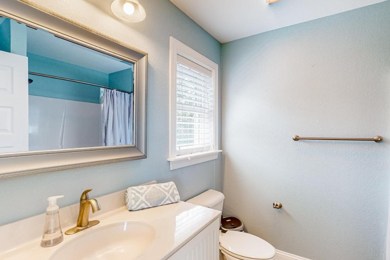 Coastal Serenity - Unit A - Floor